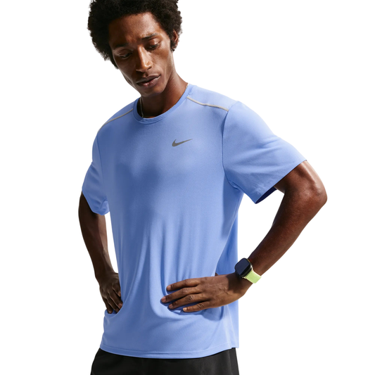 Nike 1.0 Miler Running T-shirt in Royal Pulse on a white background